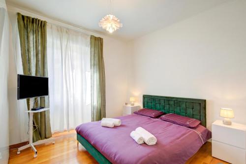 Casa Berna - Balcony Apt with Mountain Views - Happy Rentals