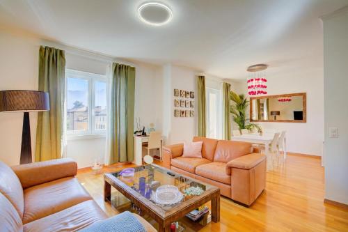 Casa Berna - Balcony Apt with Mountain Views - Happy Rentals