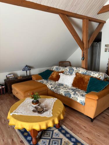 a living room with two beds and a table at Apartament 2-pokojowy, z atrakcjami dla dzieci in Kolonia Salnia
