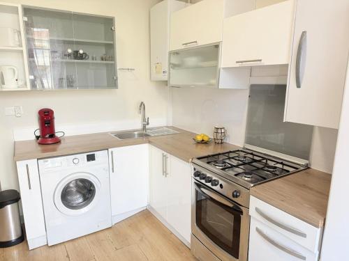 Bright cozy space with balcony Nice center within walking distance