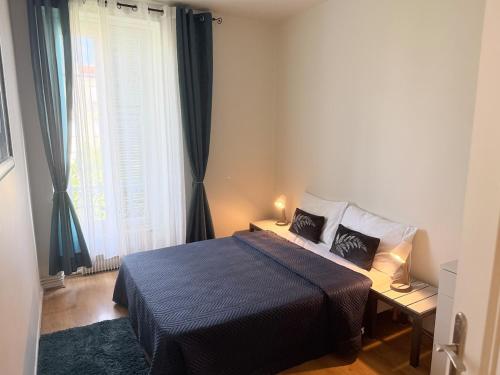 Bright cozy space with balcony Nice center within walking distance