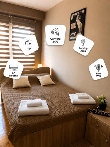a bedroom with a bed with speech bubbles on the wall at Mirkovic Lux apartman in Niš