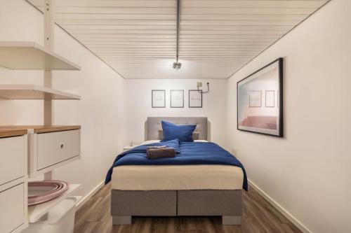 a bedroom with a bed with a blue pillow at Ferienwohnung Stillblick in Gersthofen