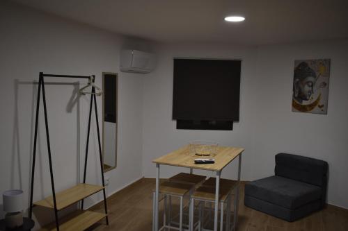 a room with a table and a chair and a television at Casa dos Avós da Lapa in Lapa dos Dinheiros