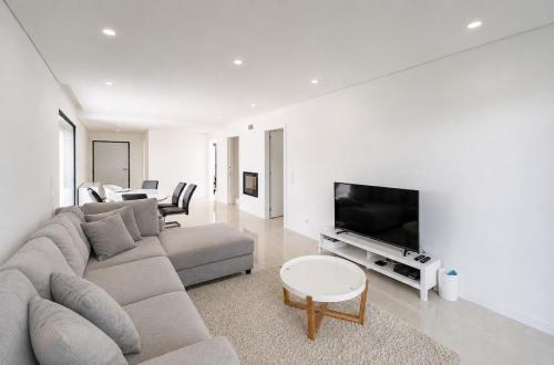 Center Caparica Beach House - Pool - Beach 3min