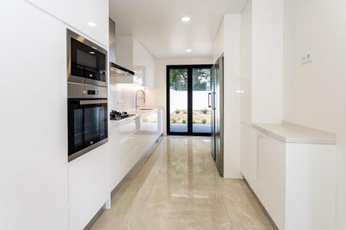 Center Caparica Beach House - Pool - Beach 3min