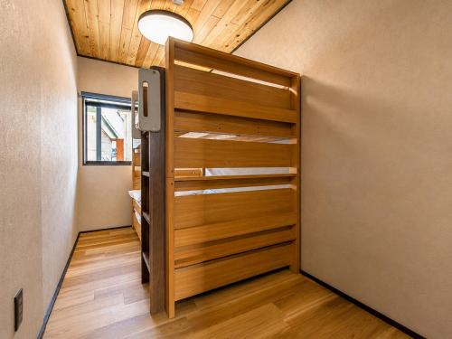 Jaune Chalet