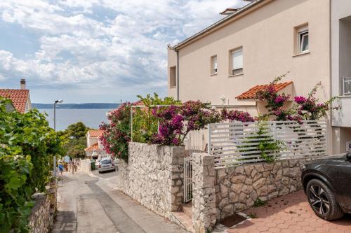 Sea-view apartments, 2 bedrooms, 2 baths, 50 meters from beach!