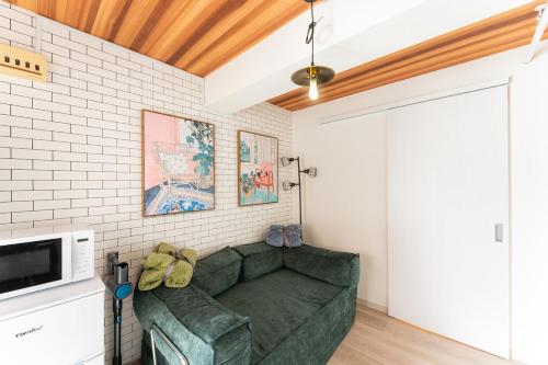 Central Reno Apt Mins Walk to Namba, and Trains!