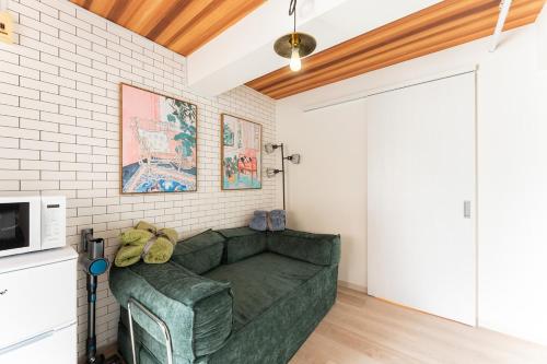 Central Reno Apt Mins Walk to Namba, and Trains!