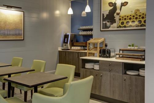 a restaurant with two tables and chairs and a counter at Best Western Plus Vauxhall Hotel in London