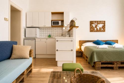 Elegant 2BR Apartment 2 Min from Rennweg Station