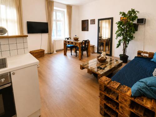 Elegant 2BR Apartment 2 Min from Rennweg Station