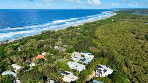 an aerial view of a house and the beach at The Anchorage in New Brighton