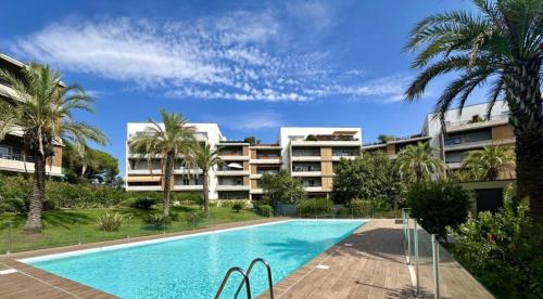 Appartement toit terrasse, piscine, plages à 10min et parking