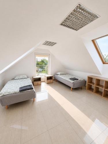 two beds in a room with a attic at Villa AGNAT in Gdańsk
