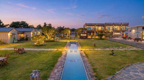 an aerial view of a swimming pool in a yard at Mu-an Prejong Dokchae Pension in Muan