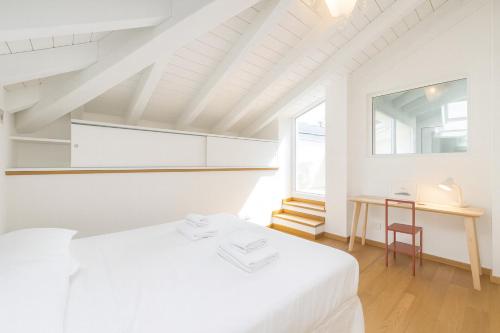 The Boutique Houses - Tortona Design District & Navigli - Luxury Apartment with Balcony - Tram 2 direct to Duomo - Milan City Center