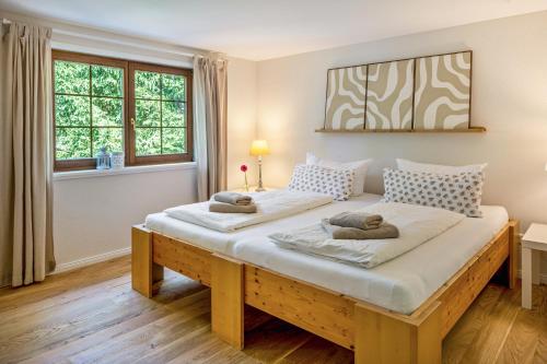 a bedroom with a large bed with two towels on it at Fuchs und Has' Feldberg in Feldberg