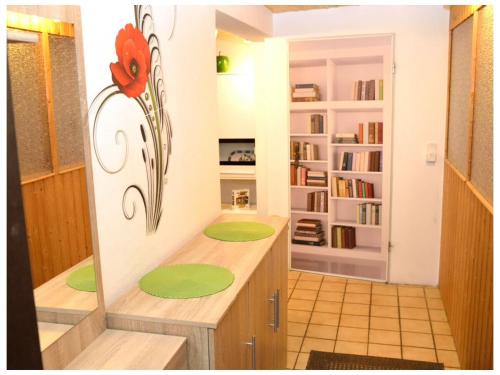 a kitchen with a counter and a book shelf at Ferienwohnung Waldraff in Ostrach