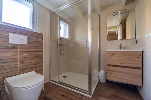 a bathroom with a toilet and a glass shower at Camping 5 étoiles - Parc aquatique - eecdae in Saint-Jean-dʼOrbetiers