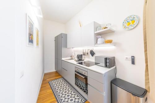 Crocetta M3 Modern two room apartment 2 stops from the Duomo