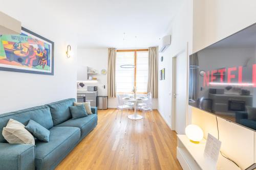Crocetta M3 Modern two room apartment 2 stops from the Duomo