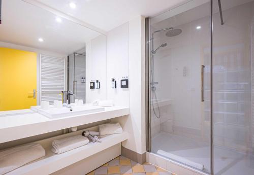 a bathroom with a sink and a shower at B&B HOME Brides-les-Bains Les 3 Vallées in Brides-les-Bains