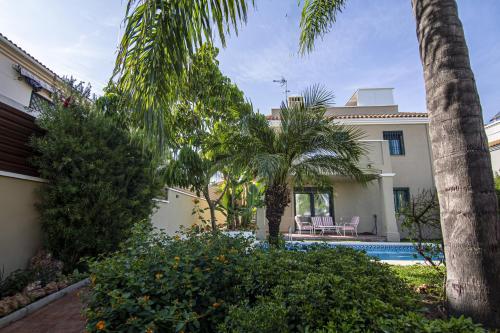 Villa en Playamar - Piscina, Barbacoa y Parking