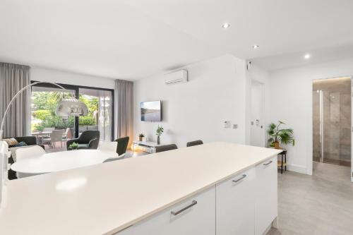 Modern 3 bed Apartment in Puerto Banus, Marbella