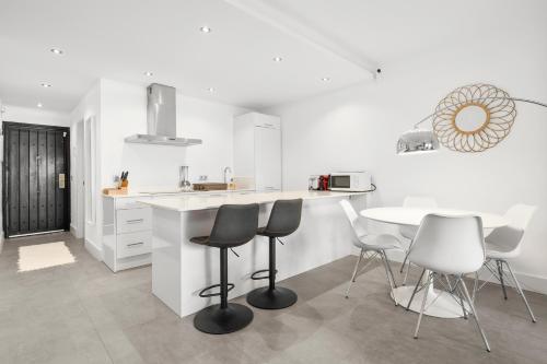 Modern 3 bed Apartment in Puerto Banus, Marbella