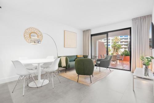 Modern 3 bed Apartment in Puerto Banus, Marbella