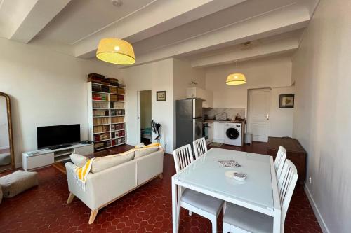 Newly renovated apart in the heart of Old Antibes