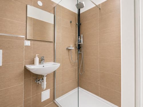 Superbly Central 9 Rooms Complex Ideal for 25 People