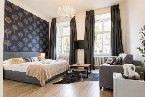 Superbly Central 9 Rooms Complex Ideal for 25 People