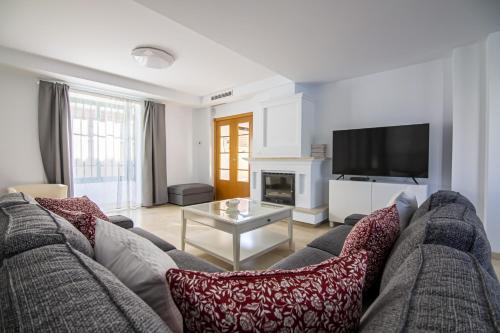 Villa en Playamar - Piscina, Barbacoa y Parking