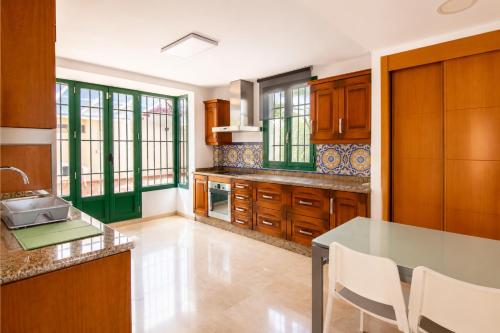 Villa en Playamar - Piscina, Barbacoa y Parking