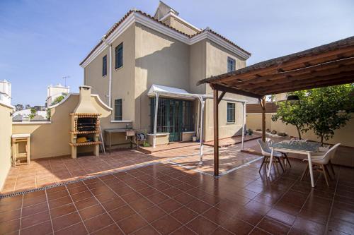 Villa en Playamar - Piscina, Barbacoa y Parking