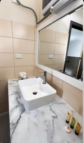 a bathroom with a white sink and a mirror at Edenhope Motor Inn in Edenhope