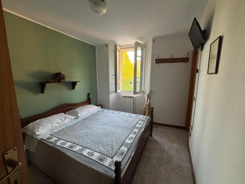 a small bedroom with a bed and a window at Villa Coppa Hotel in Dazio