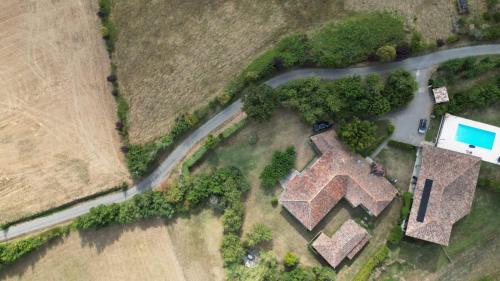 an overhead view of a house with a road at Lahitte in Saint-Frajou