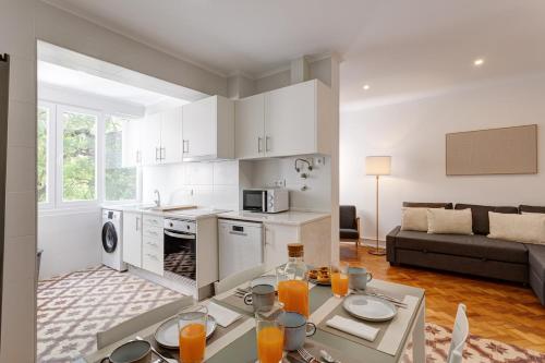 Spacious Tailor Made Flat with AC in Areeiro
