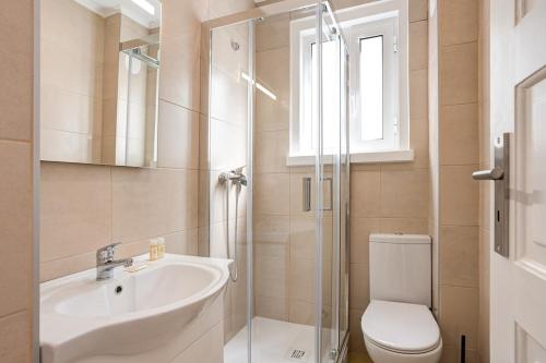 Spacious Tailor Made Flat with AC in Areeiro