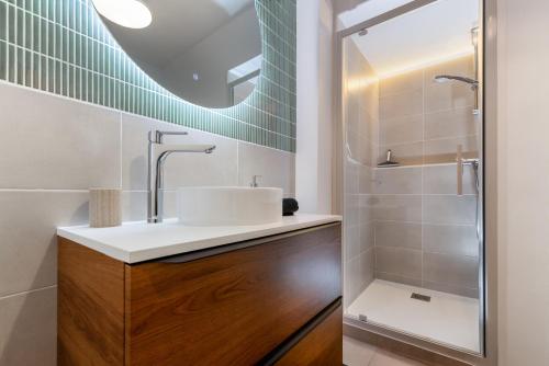 a bathroom with a sink and a shower at T2 Design Centre Cité 10 min in Carcassonne