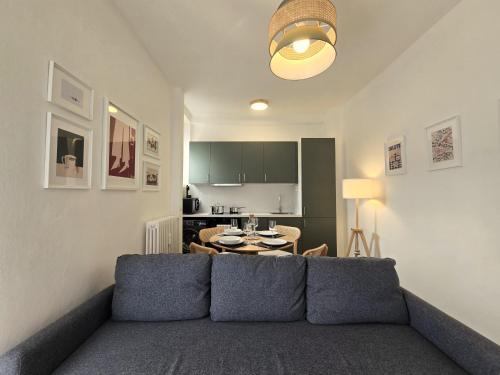 YR Apartments - Ca' Granda - 1 Min Walk to Metro