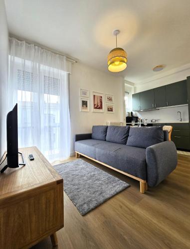 YR Apartments - Ca' Granda - 1 Min Walk to Metro