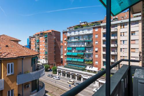 Modern Apartment with Balcony in Milan for 4