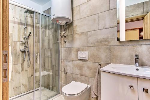 Cozy Apartment Silva near center with jacuzzi and parking