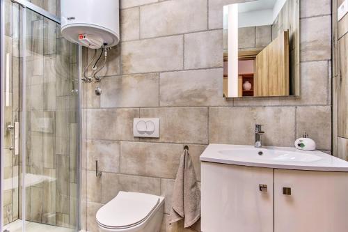Cozy Apartment Silva near center with jacuzzi and parking