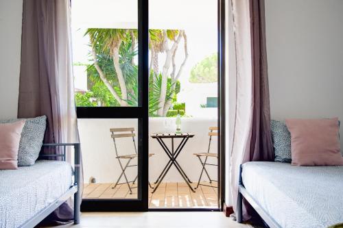a bedroom with a view of a patio with a table at Fernando Pessoa Villa in Faro